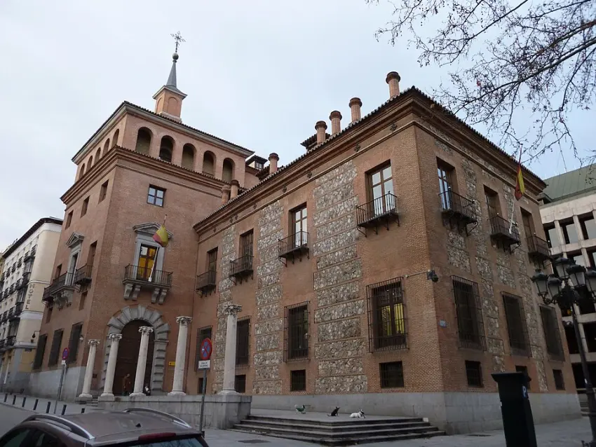 Casa_de_las_7_Chimeneas_(Madrid)
