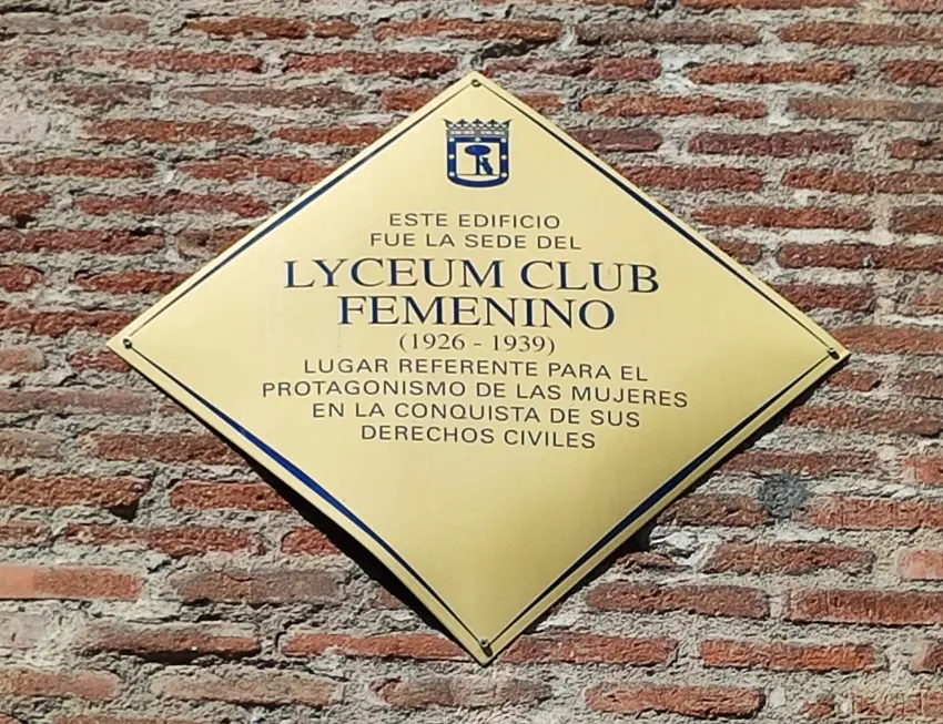 Casa_de_las_Siete_Chimeneas,_placa_Lyceum_Club_Femenino_(1926-1939)